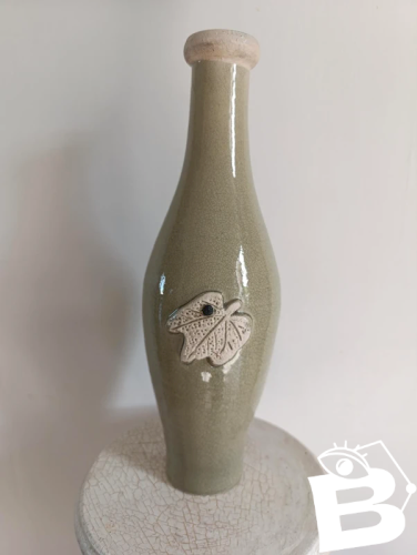 grand vase vert deau craquelé avec fleur en bon etat