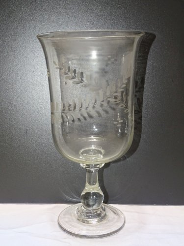 -GRAND VERRE A PIED EN VERRE CRISTALLIN FIN XIXe début XXe RINCE RAISIN ?    D