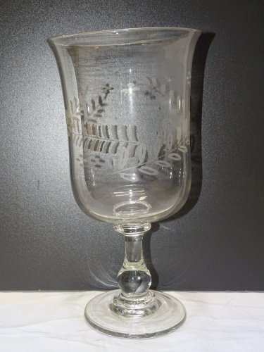 -GRAND VERRE A PIED EN VERRE CRISTALLIN FIN XIXe début XXe RINCE RAISIN ?    D