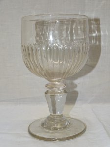 LARGE FOOTED GLASS 19th CENTURY WITH VERTICAL SIDES DISPLAY COLLECTION D