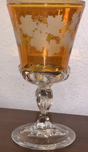 Grand verre d'apparat en cristal jaune d'argent Baccarat St Louis Bohême
