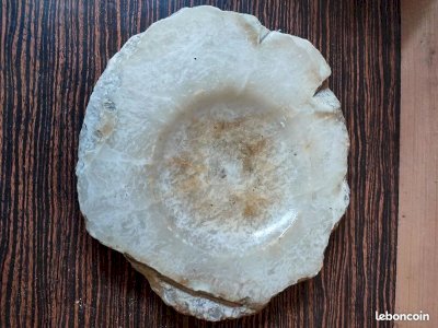 Large ashtray / key holder 27cm diameter alabaster? in good condition.