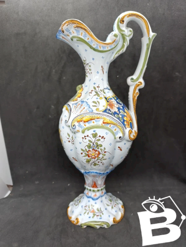 grande aiguiere ancienne  blason normandie marque sous le pied bagnoles de lorme et signée