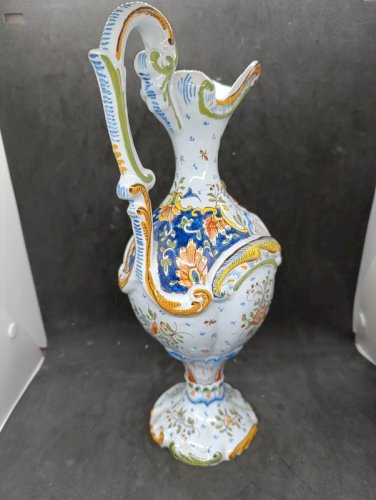 grande aiguiere ancienne  blason normandie marque sous le pied bagnoles de lorme et signée