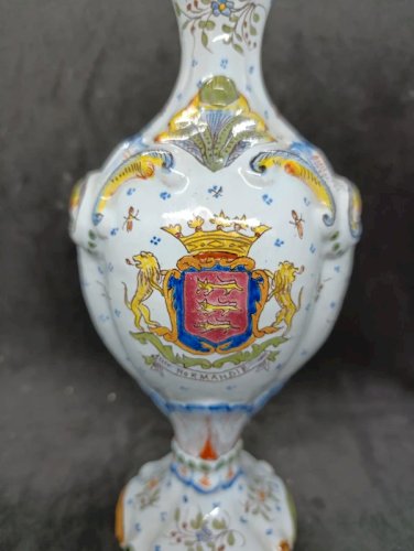 grande aiguiere ancienne  blason normandie marque sous le pied bagnoles de lorme et signée