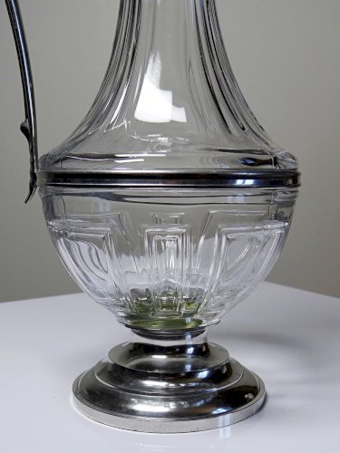 Grande aiguière étain poli argenté et verre moulé Les Étains du Manoir vintage