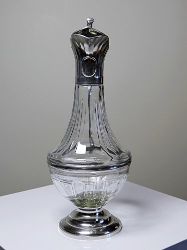 Grande aiguière étain poli argenté et verre moulé Les Étains du Manoir vintage