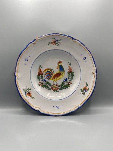 Grande assiette ancienne en faïence – décor coq – fin XIXe / début XXe