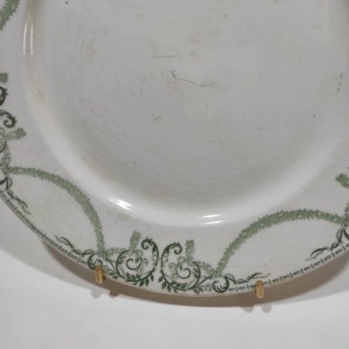 Grande assiette plate, Creil et Montereau Labrador, décor Napoléon