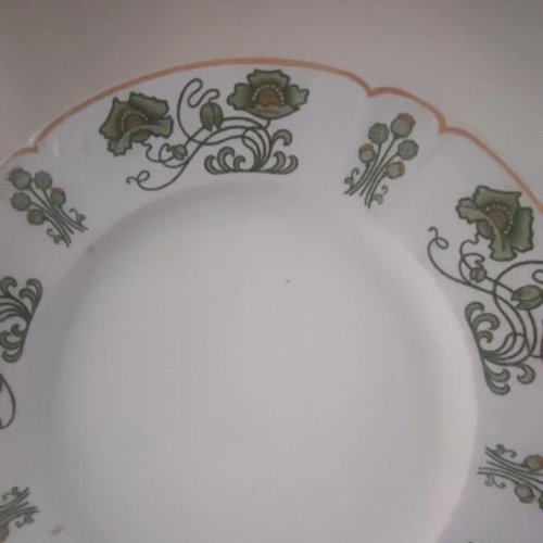 Grande assiette plate U & C Sarreguemines, décor 1900