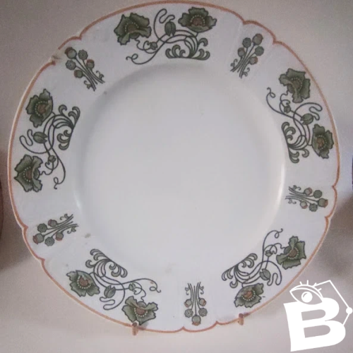 Grande assiette plate U & C Sarreguemines, décor 1900