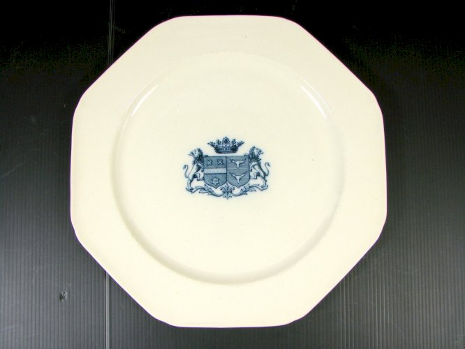 Grande Assiette Porcelaine E Bourgeois Marseille Décor Blason, Signée D- 25,7 cm