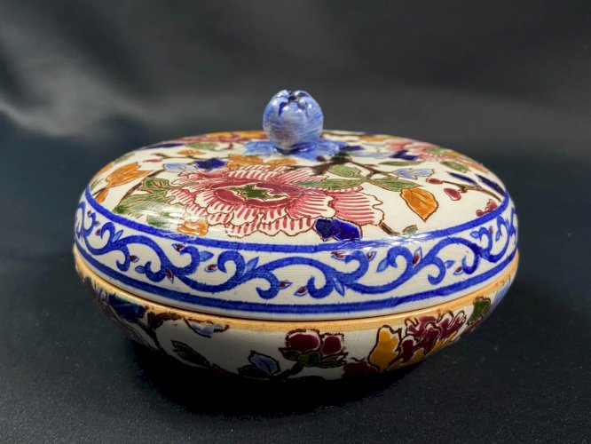 Grande boite bonbonnière en faïence de Gien décor Pivoines