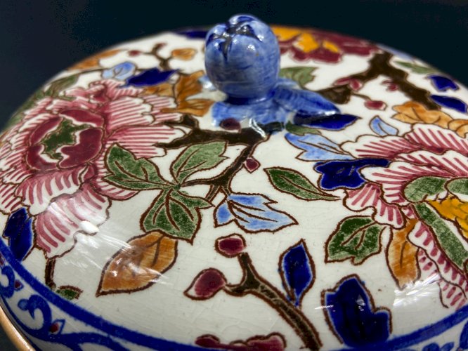 Grande boite bonbonnière en faïence de Gien décor Pivoines