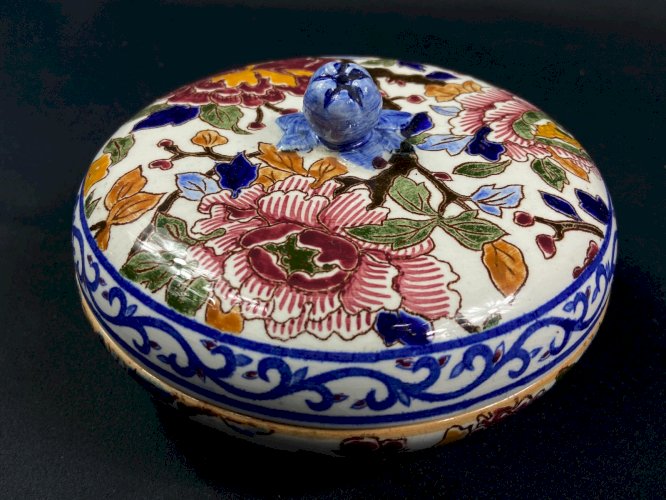 Grande boite bonbonnière en faïence de Gien décor Pivoines