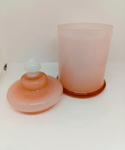 Grande bonbonnière en opaline rose avec poignee blanche en bon etat (made in chiner)