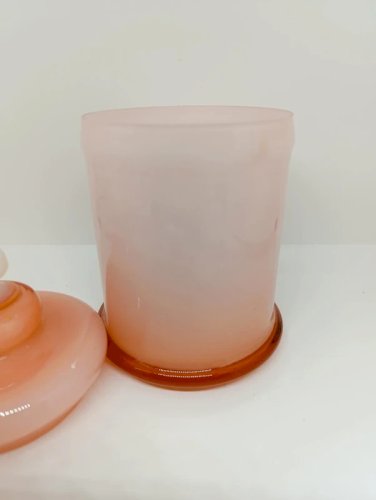 grande bonbonnière en opaline rose  avec  poignee blanche en bon etat