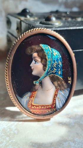 Grande Broche ancienne émaillée signée S.F bijou Paris collection