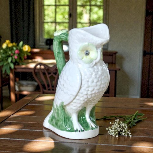Grande carafe ancienne en barbotine hibou / chouette