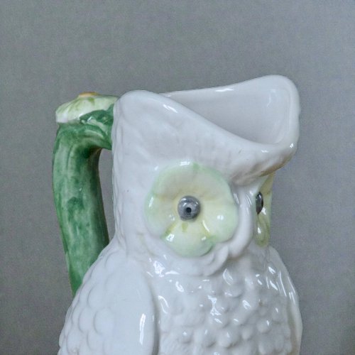 Grande carafe ancienne en barbotine hibou / chouette