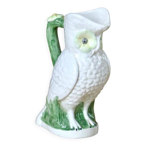 Grande carafe ancienne en barbotine hibou / chouette