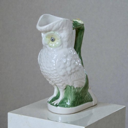 Grande carafe ancienne en barbotine hibou / chouette