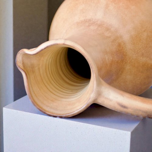 Grande carafe artisanale en grès mat