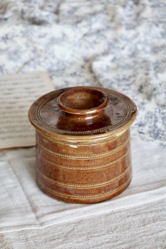 Grande cloche à beurre vintage en grès émaillé