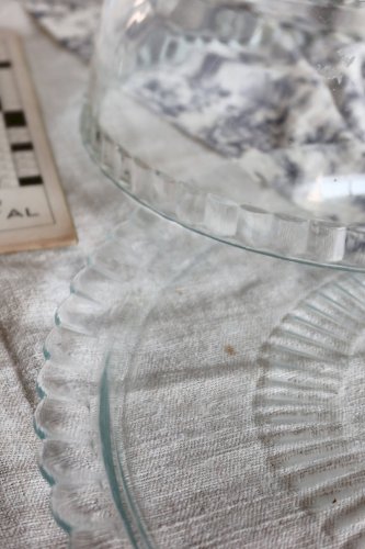 Grande cloche à fromage vintage en verre moulé transparent