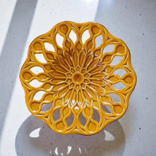 Grande corbeille coupe à fruits en faïence ajourée majolique