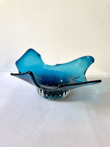 Grande coupe à fruits en verre soufflé bleu