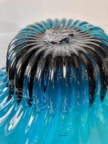 Grande coupe à fruits en verre soufflé bleu