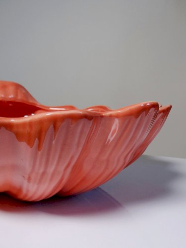 Grande coupe coquillage, bénitier, style rococo, faïence saumon vintage