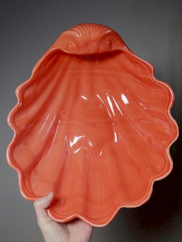 Grande coupe coquillage, bénitier, style rococo, faïence saumon vintage
