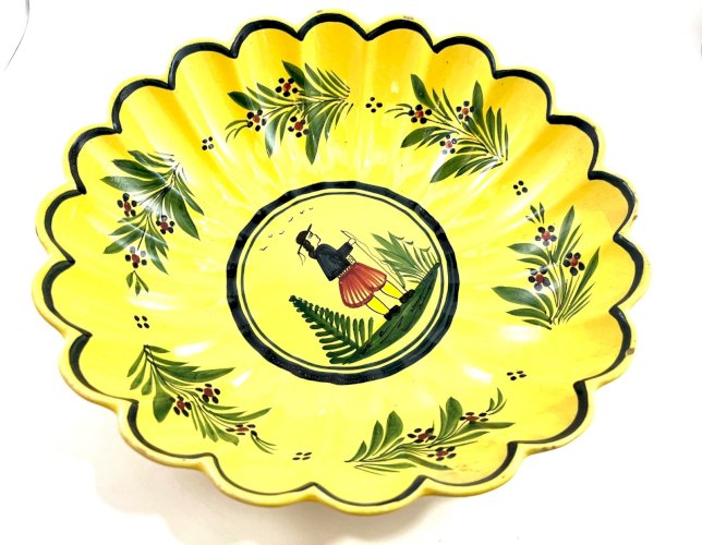 Grande coupe en faïence de Quimper – décor breton jaune – Henriot – plat rond an