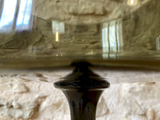 Grande coupe en verre soufflé teinté vert mousse