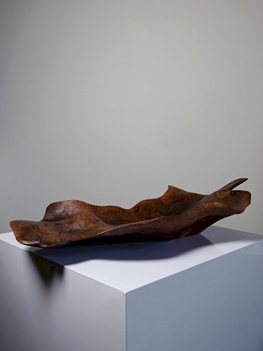 Grande coupe monoxyle en bois brut dolivier foncé années 50