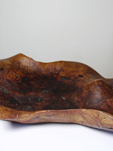 Grande coupe monoxyle en bois brut dolivier foncé années 50