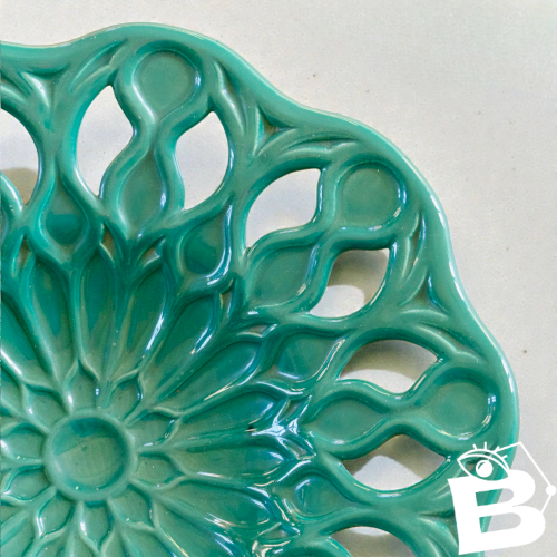 Grande coupe vintage en faïence ajourée mandala