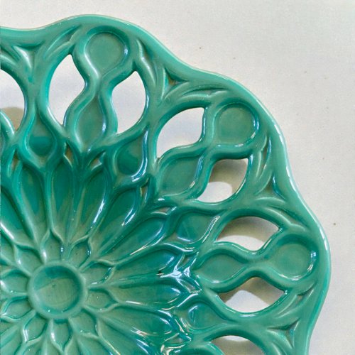 Grande coupe vintage en faïence ajourée mandala