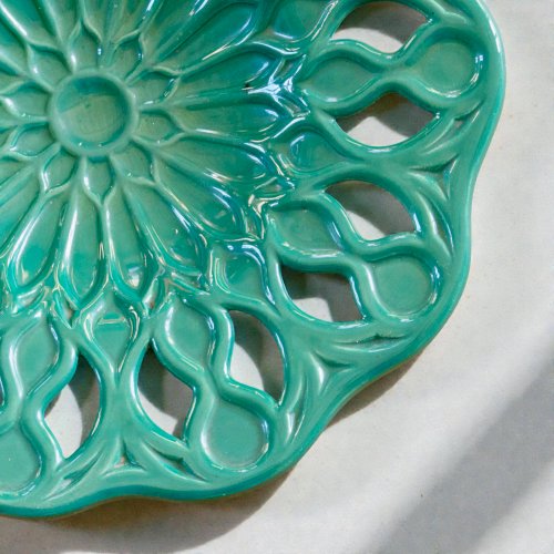 Grande coupe vintage en faïence ajourée mandala