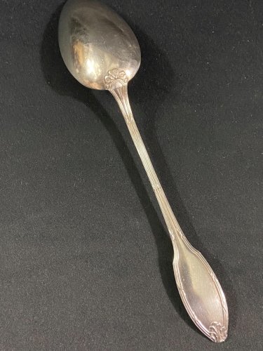 Grande cuillère à ragoût en métal argenté de style Louis XVI