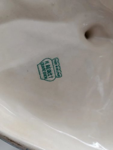 Grande et belle sculpture en céramique de chien signée H Béquet en Belgique en bon état