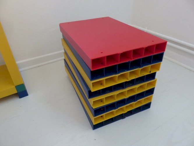 GRANDE ETAGERE  DORON LACHISCH  EN POLYPROPYLENE ERA MEMPHIS ANNEES 80 