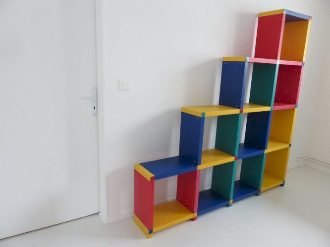 GRANDE ETAGERE  DORON LACHISCH  EN POLYPROPYLENE ERA MEMPHIS ANNEES 80 