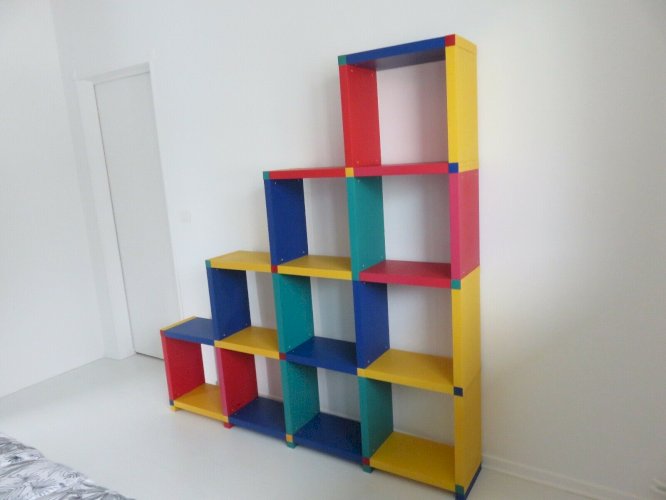 GRANDE ETAGERE  DORON LACHISCH  EN POLYPROPYLENE ERA MEMPHIS ANNEES 80 