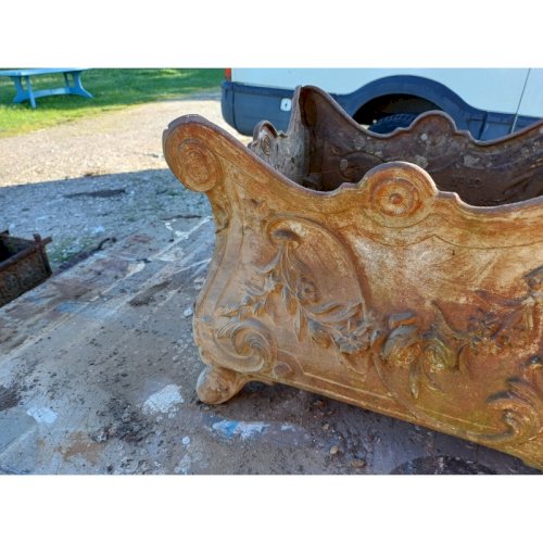 Grande Jardinière en Fonte 1900 de Style Rocaille : Charleville - Mézières