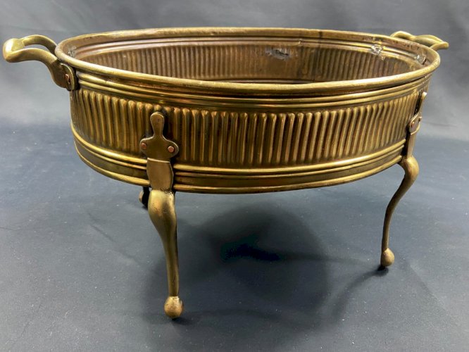 Grande jardinière quadripode à anses laiton godronné fin XVIIIe style Louis XVI