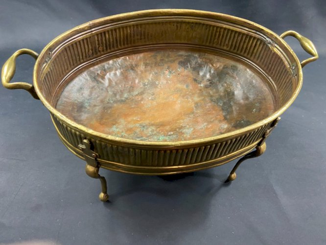 Grande jardinière quadripode à anses laiton godronné fin XVIIIe style Louis XVI