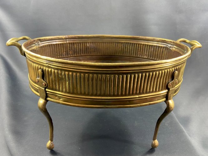 Grande jardinière quadripode à anses laiton godronné fin XVIIIe style Louis XVI